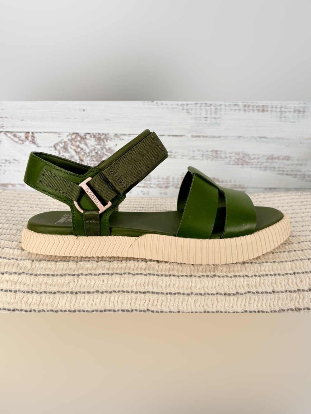 Sorel Out N About IV Strap Sandals Olive Green NWOT Size 6.5 - Picture 4 of 10